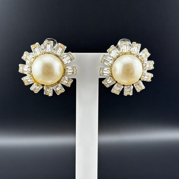 Signed Richelieu Vintage Silver Tone Faux Pearl Rhinestone Clip On Earrings - Picture 1 of 4